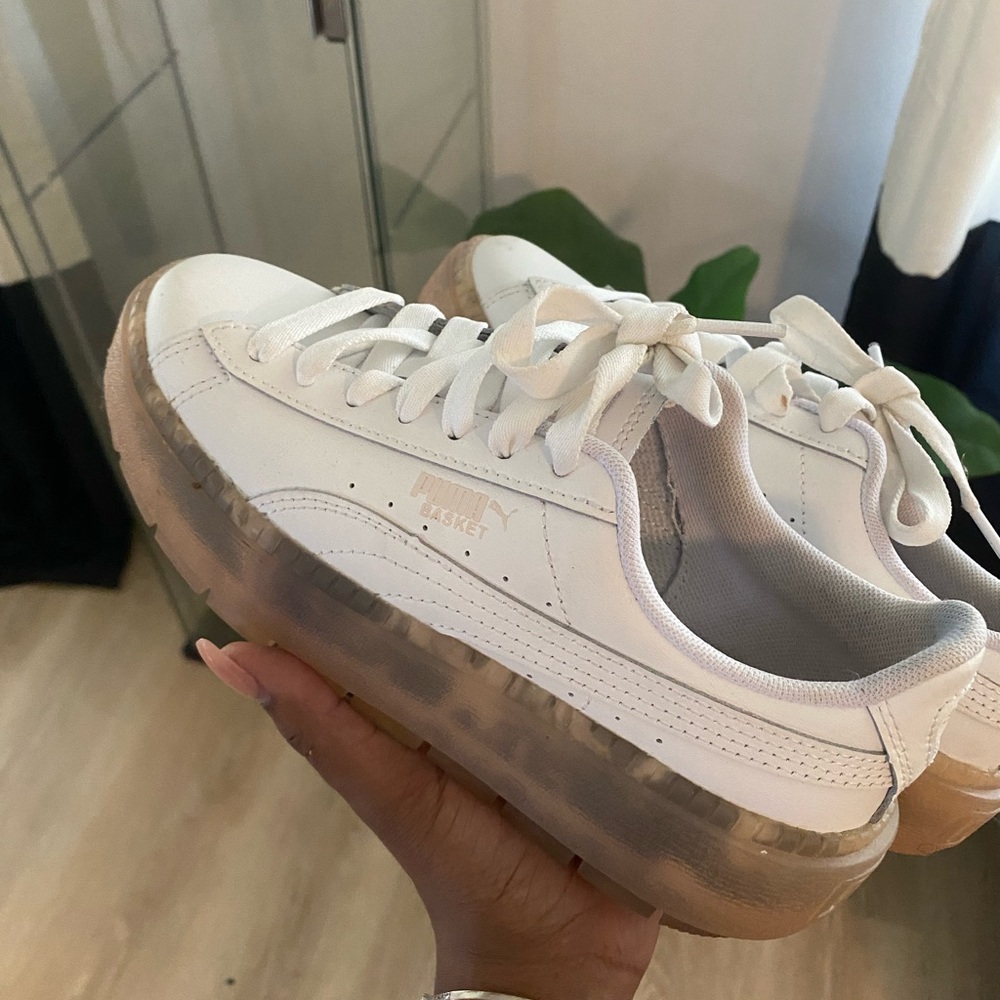 White platform PUMA’S